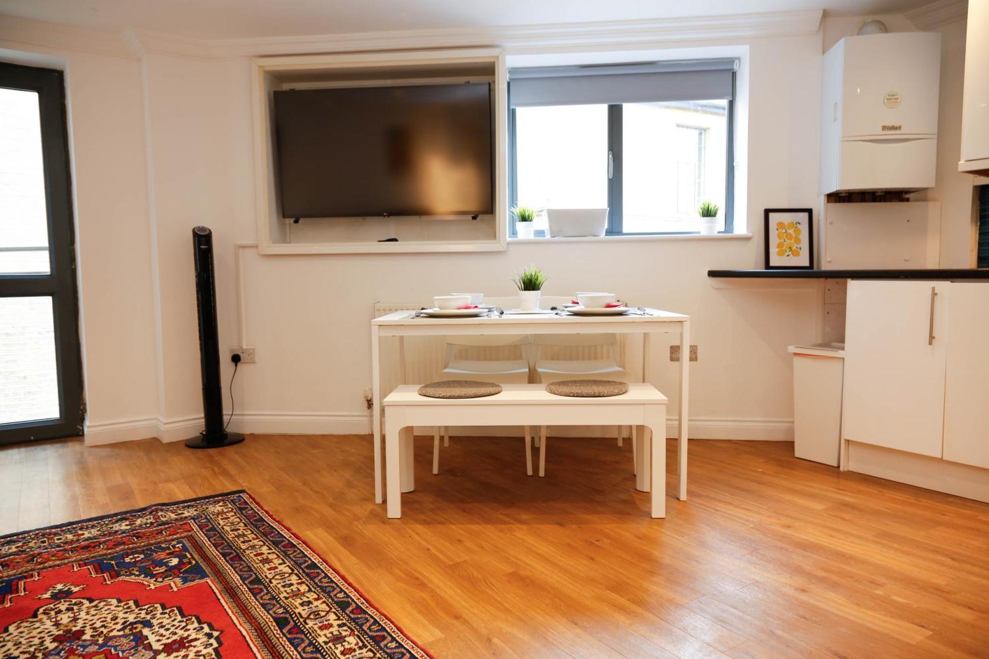 New Luxury Apartments In Central Location Next To Shops, Cafes, Bars & Metro Londyn Zewnętrze zdjęcie