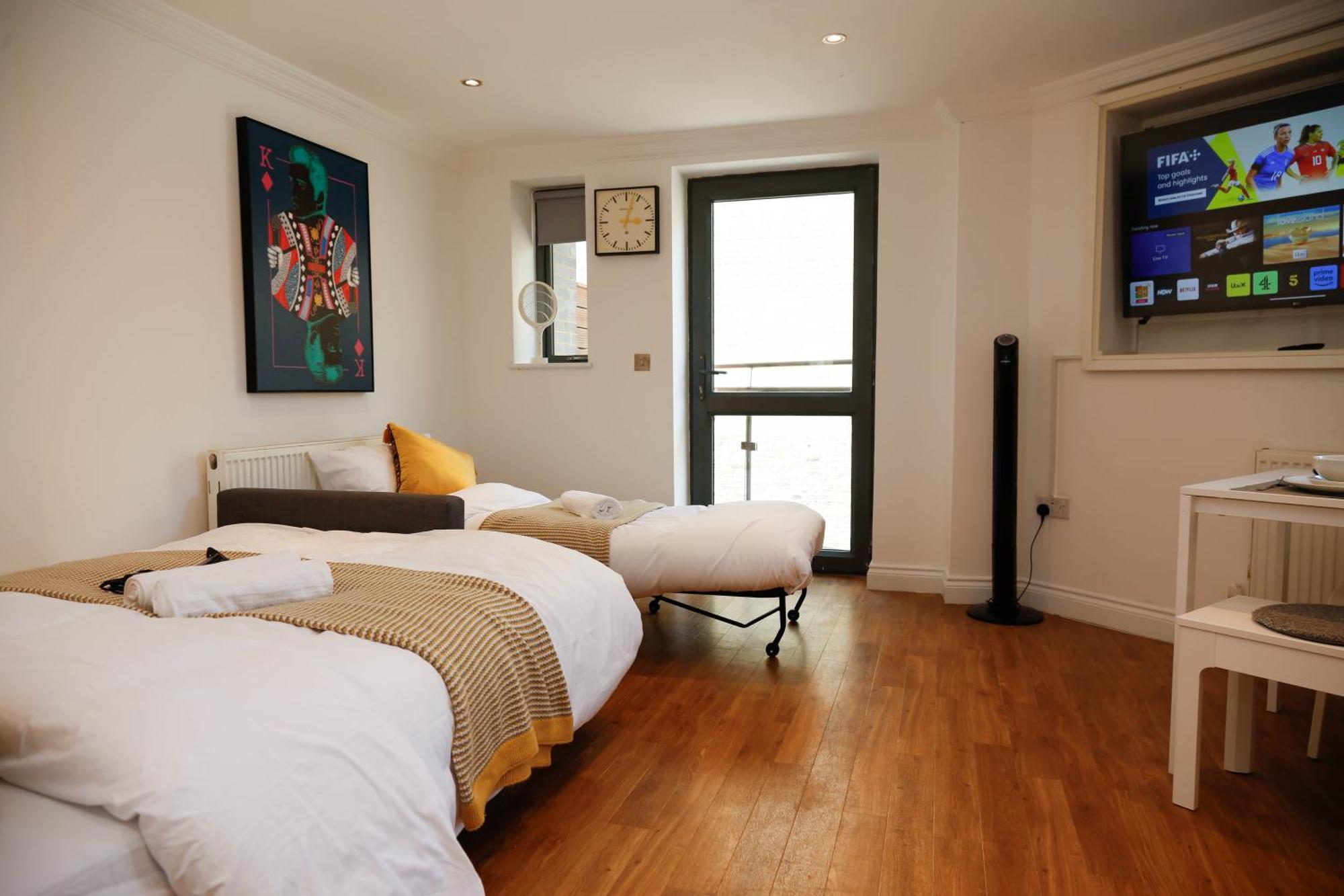 New Luxury Apartments In Central Location Next To Shops, Cafes, Bars & Metro Londyn Zewnętrze zdjęcie