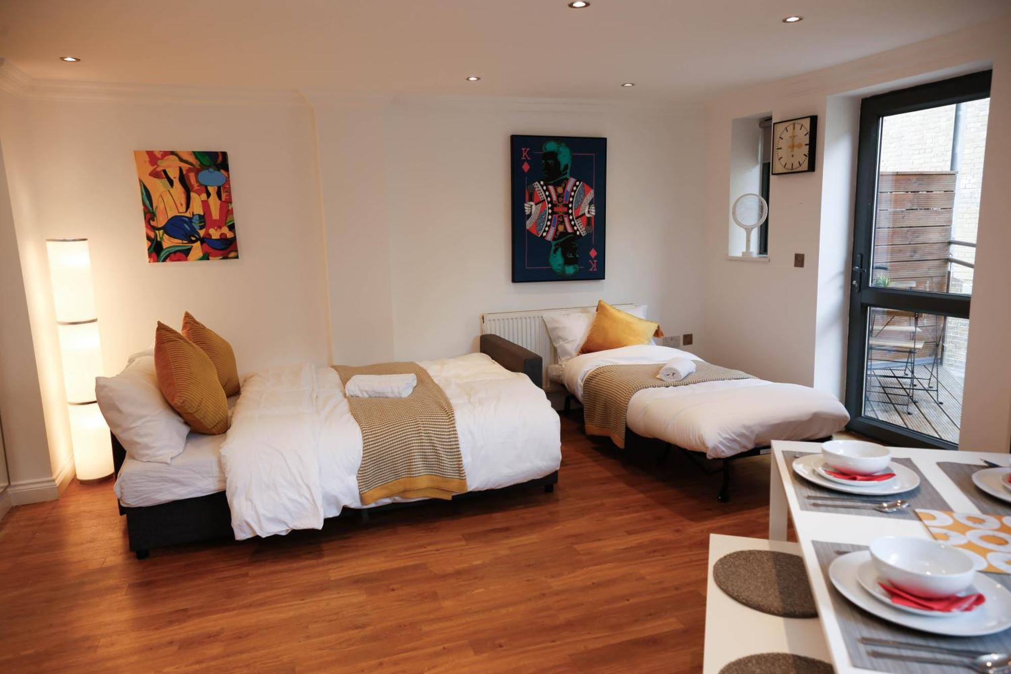 New Luxury Apartments In Central Location Next To Shops, Cafes, Bars & Metro Londyn Zewnętrze zdjęcie