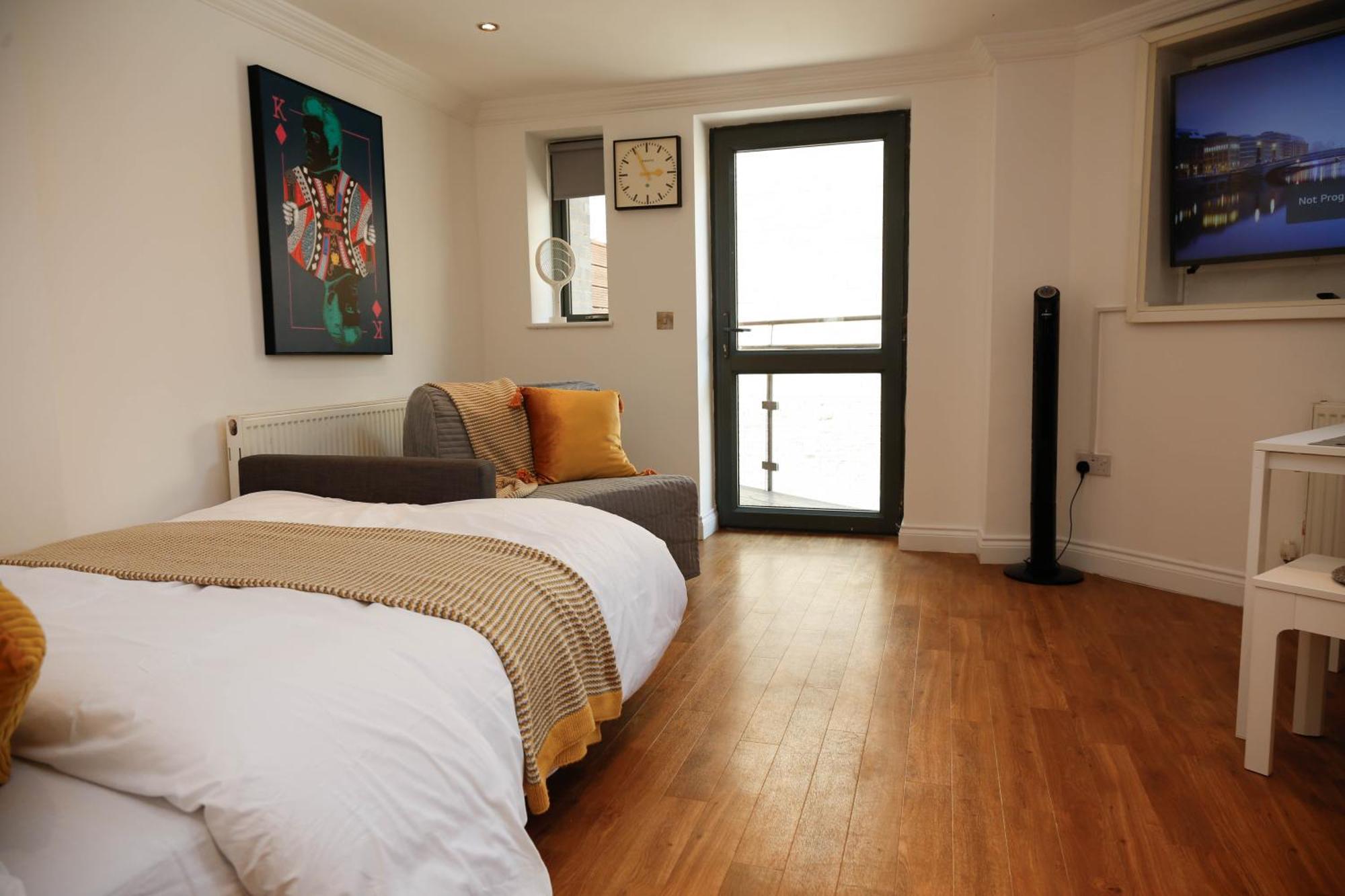 New Luxury Apartments In Central Location Next To Shops, Cafes, Bars & Metro Londyn Zewnętrze zdjęcie