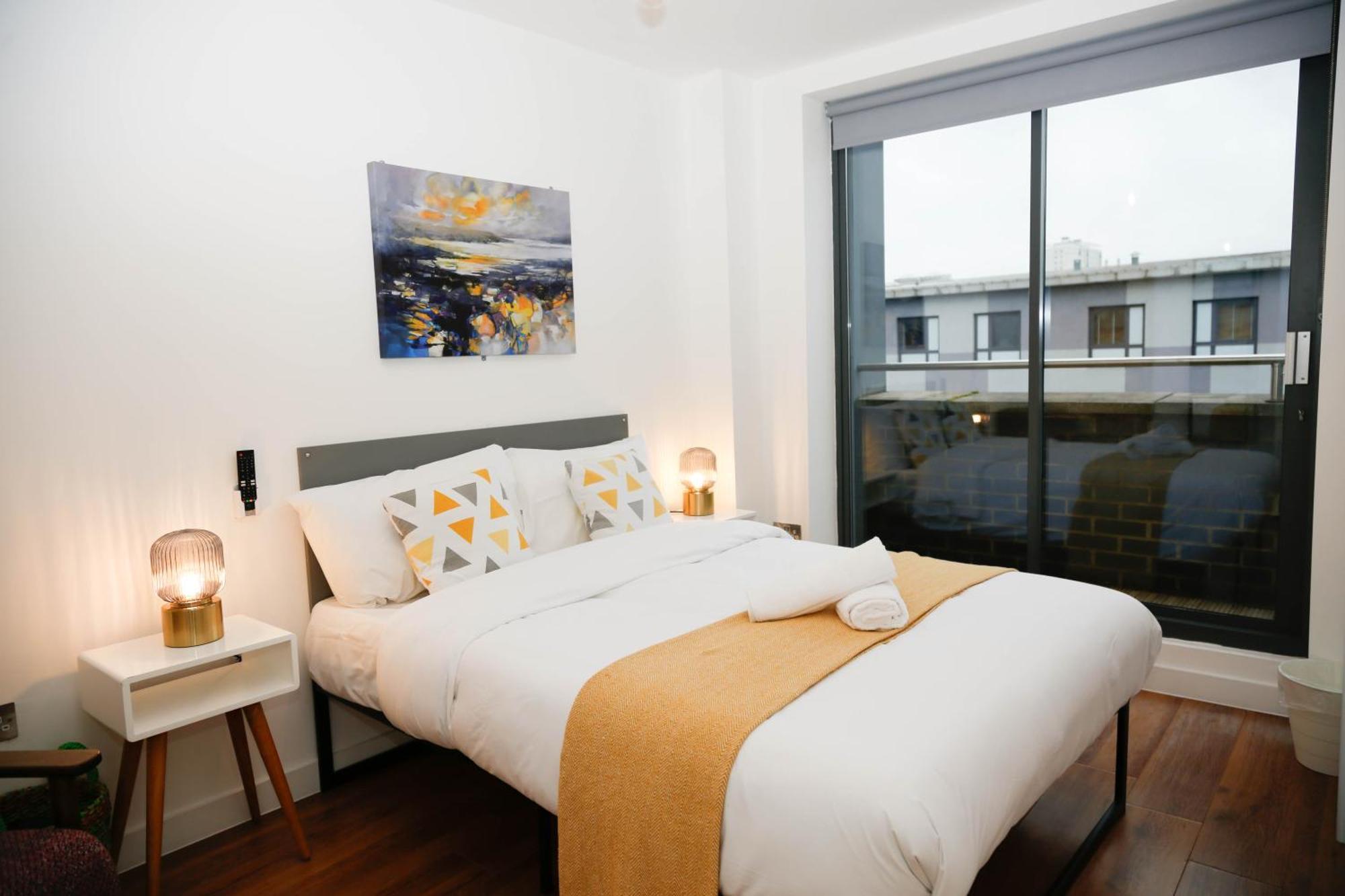 New Luxury Apartments In Central Location Next To Shops, Cafes, Bars & Metro Londyn Zewnętrze zdjęcie