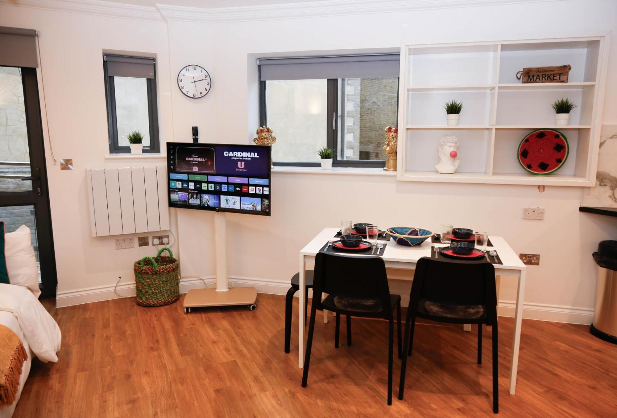 New Luxury Apartments In Central Location Next To Shops, Cafes, Bars & Metro Londyn Zewnętrze zdjęcie