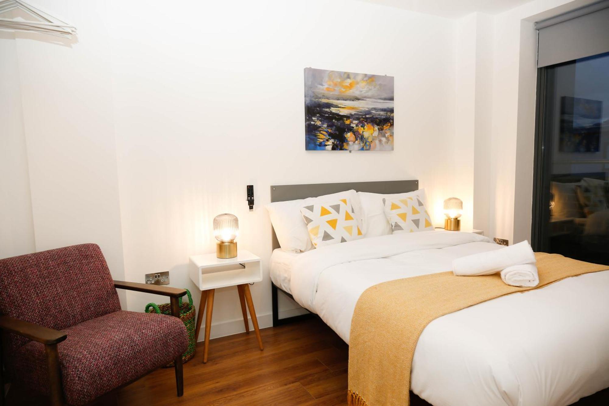 New Luxury Apartments In Central Location Next To Shops, Cafes, Bars & Metro Londyn Zewnętrze zdjęcie