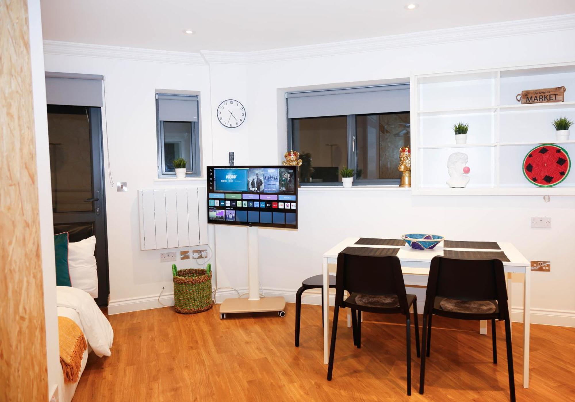 New Luxury Apartments In Central Location Next To Shops, Cafes, Bars & Metro Londyn Zewnętrze zdjęcie