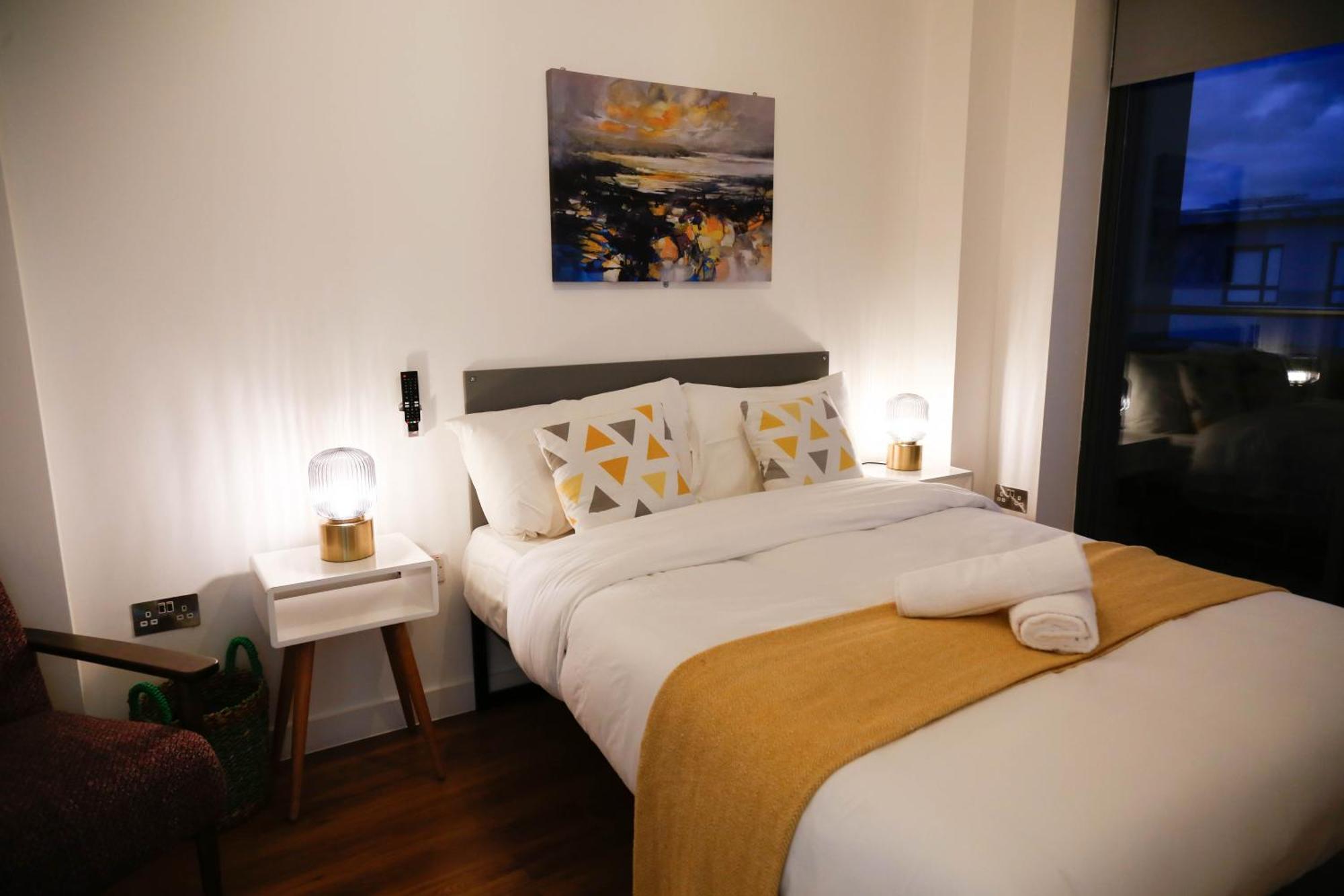 New Luxury Apartments In Central Location Next To Shops, Cafes, Bars & Metro Londyn Zewnętrze zdjęcie
