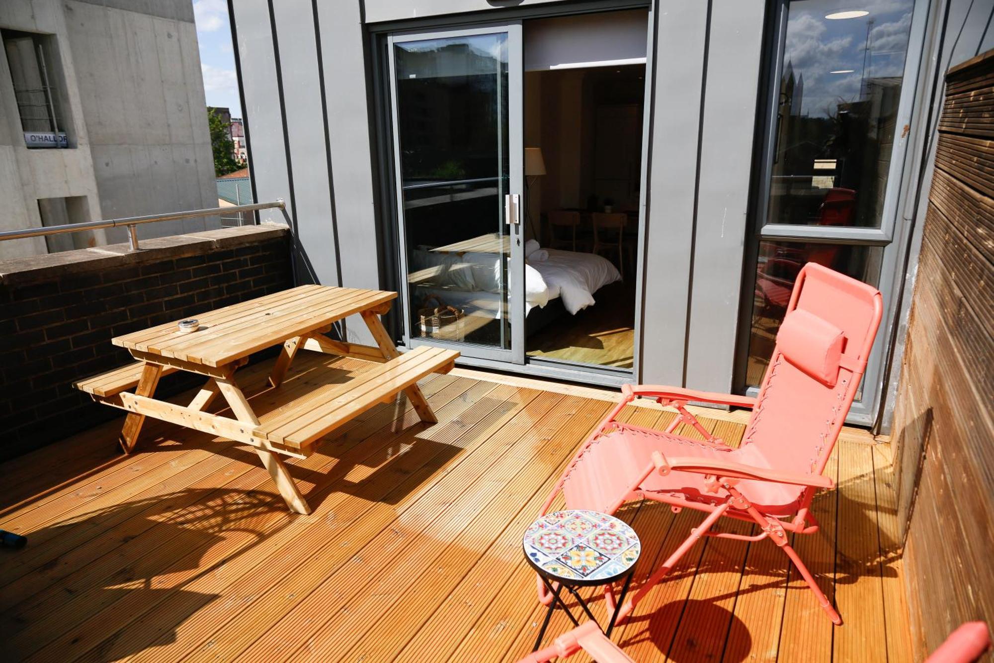 New Luxury Apartments In Central Location Next To Shops, Cafes, Bars & Metro Londyn Zewnętrze zdjęcie