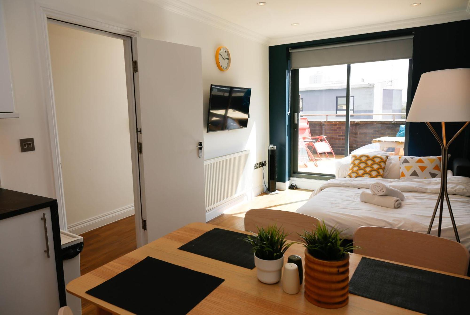 New Luxury Apartments In Central Location Next To Shops, Cafes, Bars & Metro Londyn Zewnętrze zdjęcie