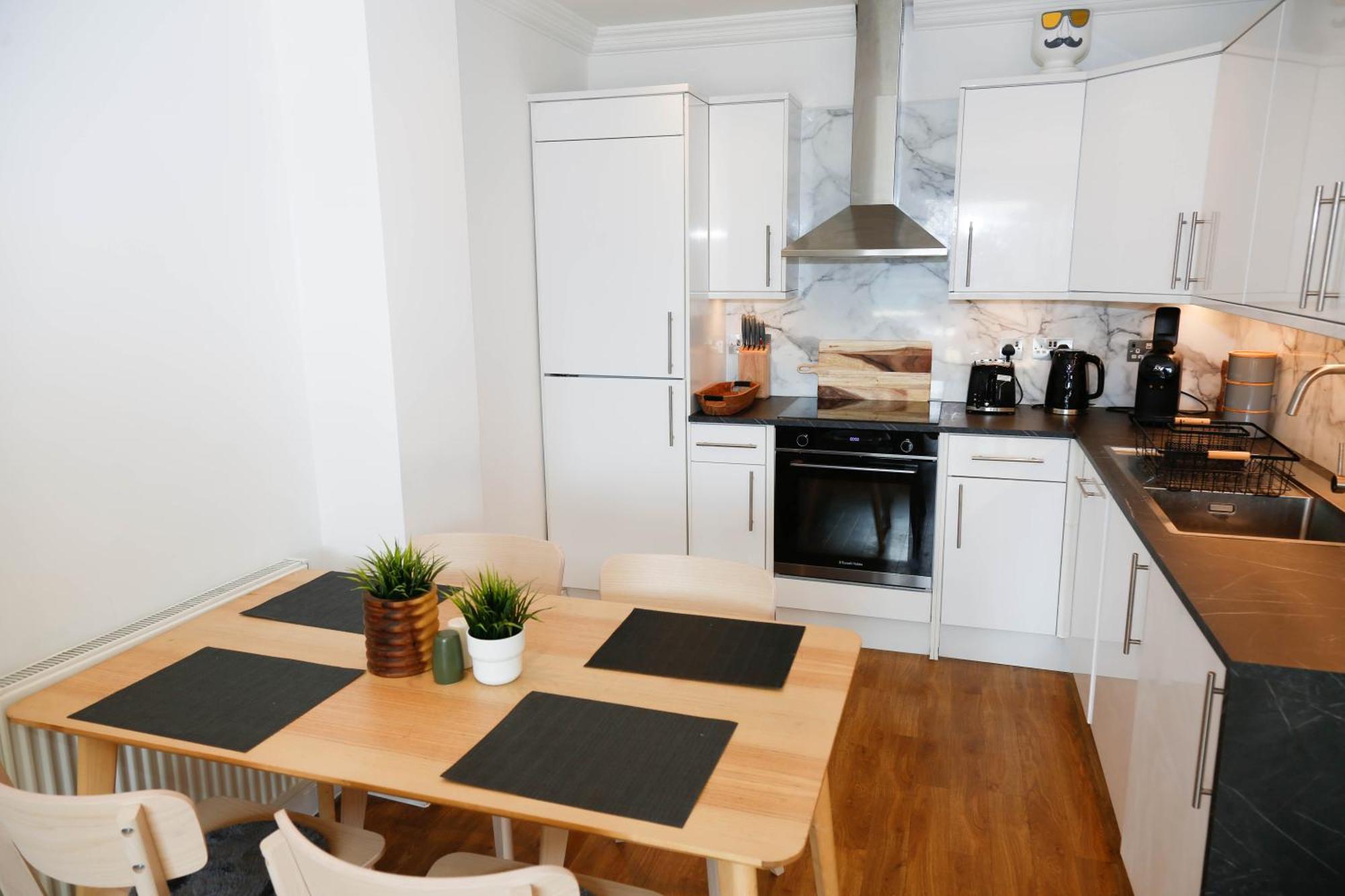 New Luxury Apartments In Central Location Next To Shops, Cafes, Bars & Metro Londyn Zewnętrze zdjęcie